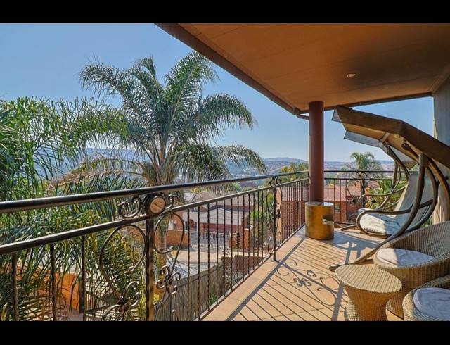 4 BEDROOM TOWNHOUSE FOR SALE IN GLENVISTA